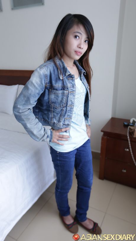 大美女 Lan B 被熟婦舔陰戶，被幹大屁股