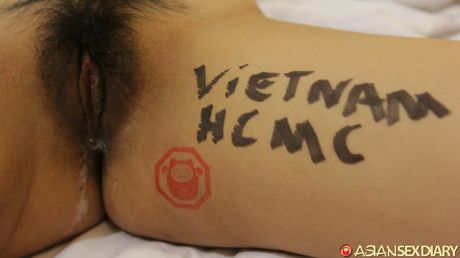 アジアの美女My Bは指ファックの前にすべての服を脱ぎます