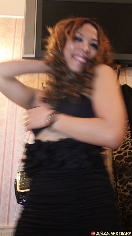 神奇熟女 Lola 被一個淫蕩的男人舔陰並操弄