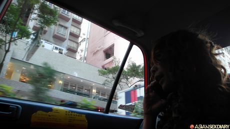 神奇熟女 Lola 被一個淫蕩的男人舔陰並操弄