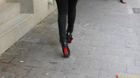 神奇熟女 Lola 被一個淫蕩的男人舔陰並操弄