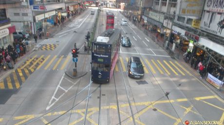 神奇熟女 Lola 被一個淫蕩的男人舔陰並操弄