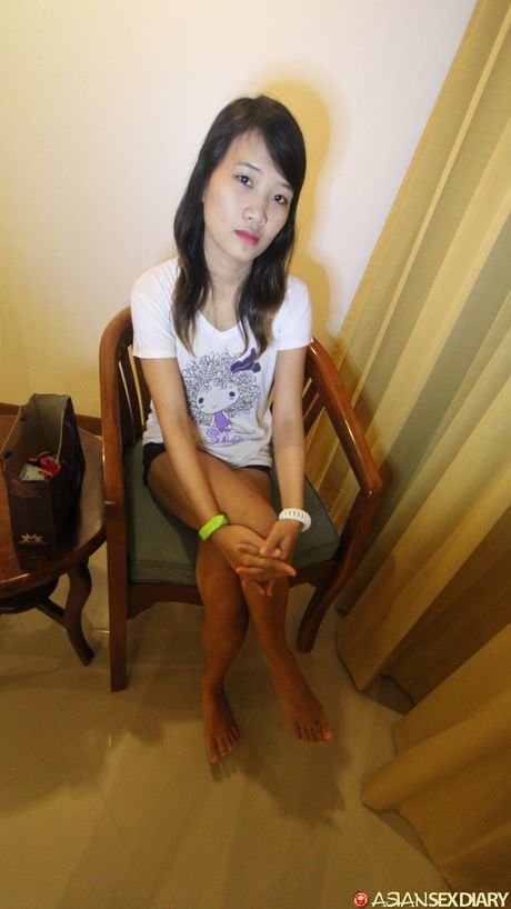 Asian beauty Mai removes her lingerie before a finger fuck