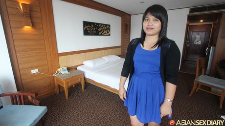 亞洲美女業餘愛好者被操毛茸茸的陰戶並被射在臉上