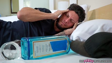 Latina covergirl Maya Farrell har sex med sin stedbror efter en bytur