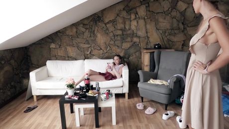 Hot Tjekkisk Isabella De Laa bliver gruppebanget i en vild interracial orgie