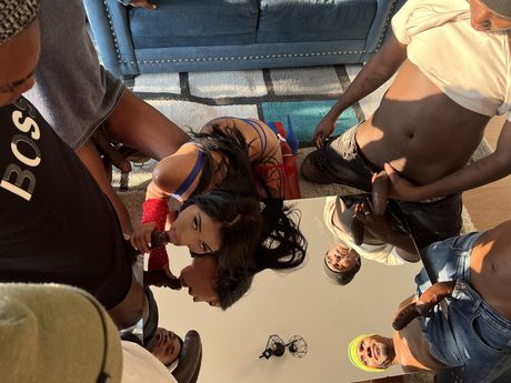 拉丁裔美女 Jana Red 在穀倉裡被黑人輪姦