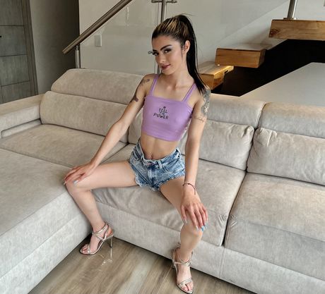 Fingering her pussy and showing her ass, she looks like a real slut