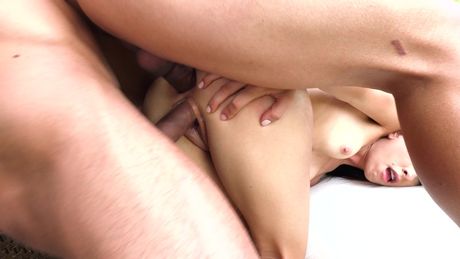 驚艷哥倫比亞少女 Alicia Trece 在後院被雙重操