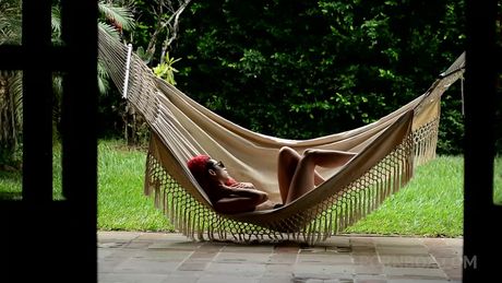 紅髮哥倫比亞少女琳達·里斯被繼父綁起來幹