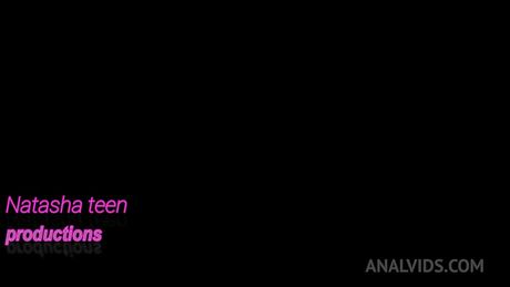 金髮女孩 Lia Ponce 和她的黑人女友參與了三人行