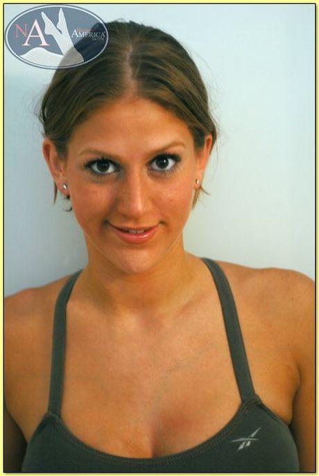 巨乳のアメリカ人妻イヴ・ローレンスが夫とセックスしてフェラチオをする