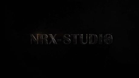 Slank model Jenny Kiss bliver gruppebanget i en vild firkant