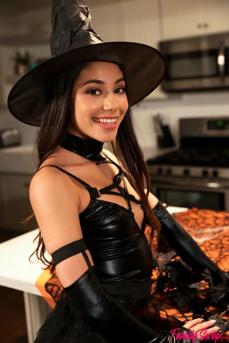 N: 若い女の子のジャンナ・グレイとエックスレイナ・マリーが義理の兄弟とセックスをする