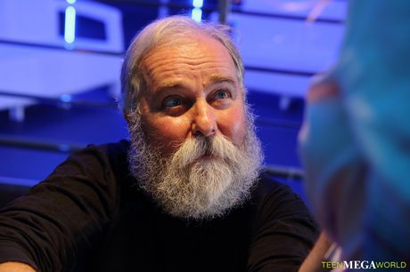 Blonde tjekkiske babe Rebeka Black får en pik oven på sig under sex på en bar