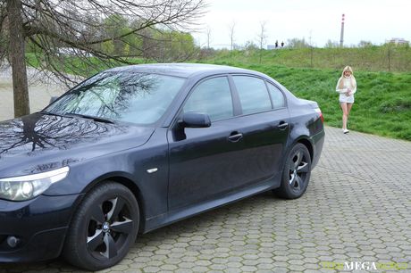 金髮俄羅斯少女 Ellen Jess 被老師猛幹