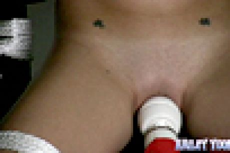 Hun giver sig selv en god tid og arbejder sig til et klimaks