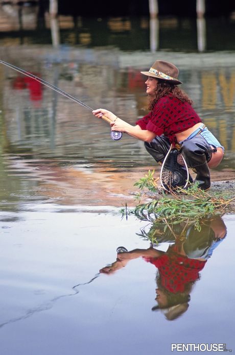女同志牛仔女郎 Teanna Kai 和 Alex Arden 享受狂野的 GG 舔陰