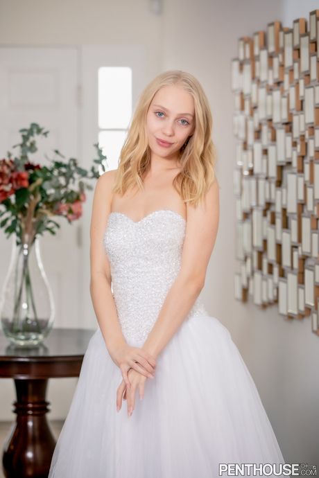 Blonde bride Braylin Bailey has sex with her husband in a wedding dress