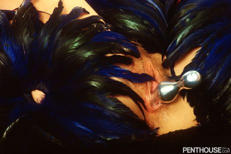 Blond american poster-girl Victoria Knight highlights her thick ass and toys her pussy