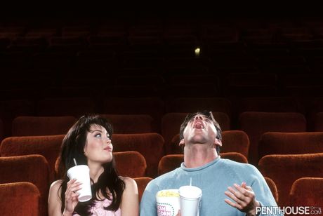 興奮したケリー・ハヴェルは男にマンコを舐められ、犯される