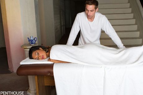 Tanned Latina Cassandra Cruz gets her pussy dicked on the massage table