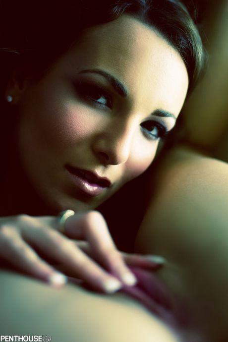 素晴らしいレズビアンのジェナ・ローズとサブリナ・マリーがお互いの愛の穴を舐める