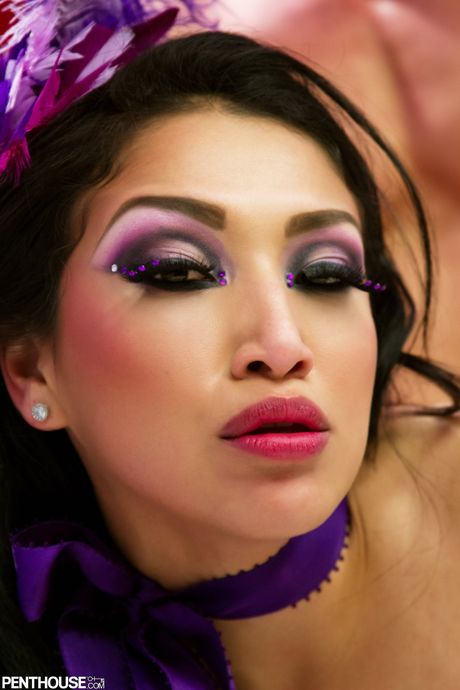 性感亞洲人 Vicki Chase 被猛男舔陰、乾屁股