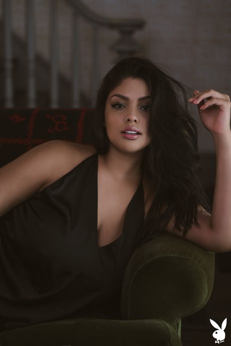 Dark-haired Latina Jocelyn Corona exhibits her amazing boobs and unveils herself in the nude