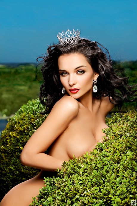 Ravishing ukrainian brunette Eugenia Diordiychuk exhibits her huge tits and ass outdoors