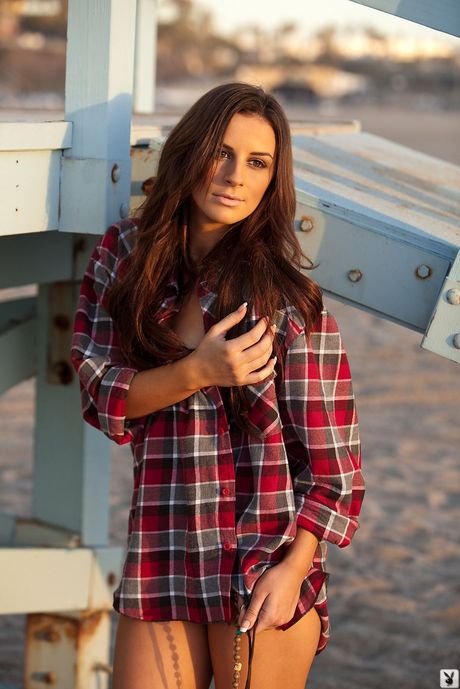 Superb Czech Nadia Marcella strips to her heels and displays her big booty