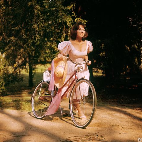 Hot stunner Merissa Mathes gets naked on a swing in a backyard