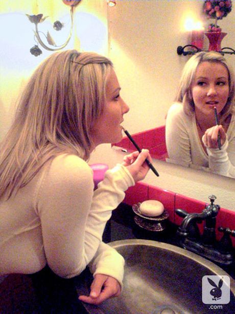 Lyshårede lesbiske Jessica Kramer og Kate Brenner viser deres enorme bryster