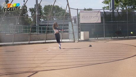 Sporty amerikansk søde Kirsten Lee bliver strippet og kneppet af sin træner