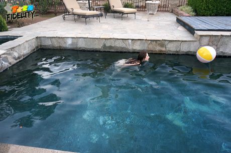 Dark-Haired american covergirl Elektra Rose gets her pussy licked and dicked poolside