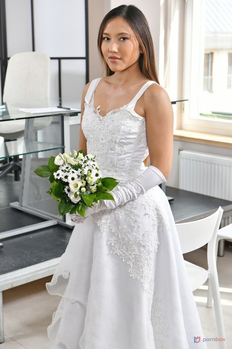 Den asiatiske brud May Thai bliver kneppet af sin forlover efter sit bryllup