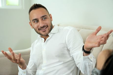 亞洲美女 Marica Hase 被男友和他的朋友雙重操