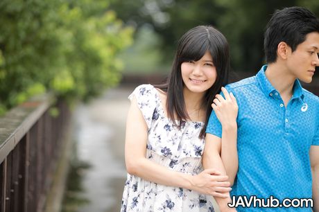 アジアのティーン、間宮つくしが素敵なおっぱいを露わにし、裸の姿を披露