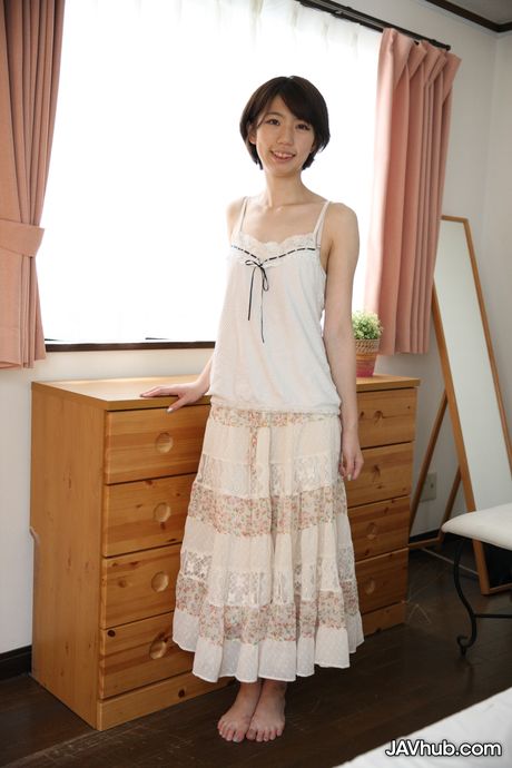 亞洲尤物 Aiko Suzuhara、Koko Hirose 和 Tsugu Nanase 展示她們的奶子