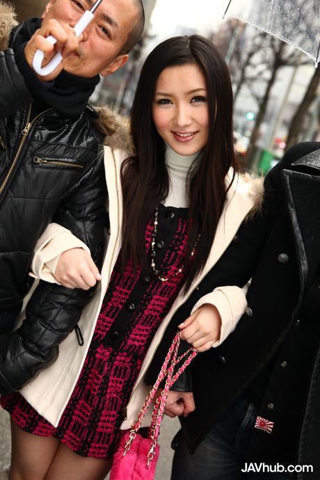 Asian MILF Kana Aizawa gets a pussy licking and a dick ride in a 3some