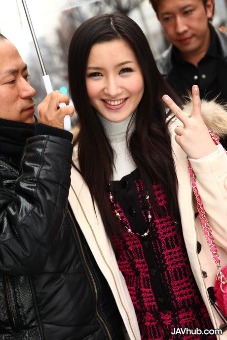 Asian MILF Kana Aizawa gets a pussy licking and a dick ride in a 3some