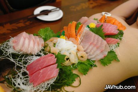 Asian beauty Yuna Hirose gets her pussy licked and dicked by a horny guy