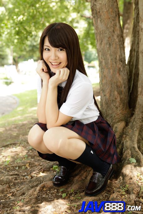 日本天使美女長谷川夏希穿著一雙白襪在床上裸體