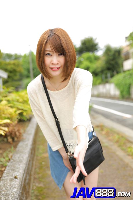 Fantastisk asiatisk Remon Mizuno præsenterer sine store meloner og røv i en solo