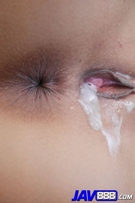 Asiatisk teenager Akubi Yumemi får sin fisse boret af sine lærere