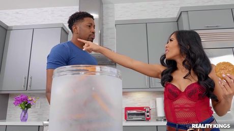 アジアのキュートなジェイダ・カイが黒人男性と性交