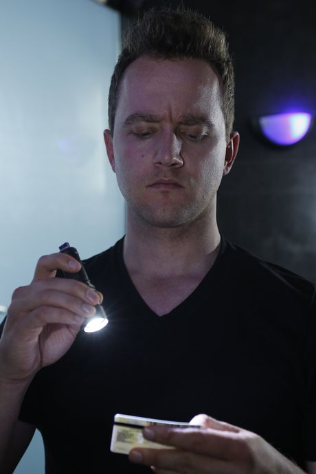 金髪のアメリカ人ティーンクリスティーナは、興奮した男に素晴らしいおっぱいとお尻を犯される