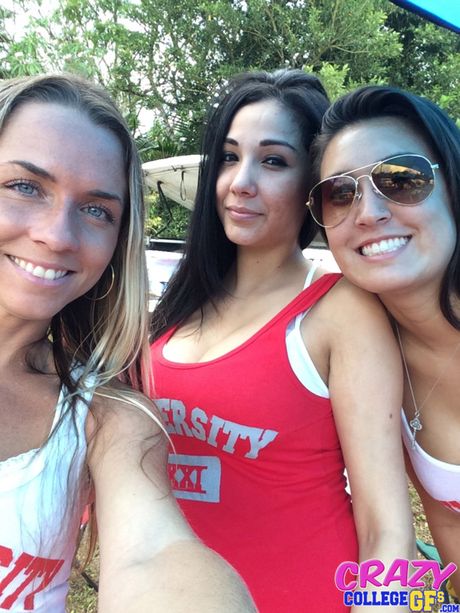 素晴らしいアメリカ人の女の子ティフ・バニスターは彼女の猫を舐められ、彼女のボーイフレンドに犯される