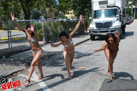 Three stunner girls take off their bikinis in a sexy manner