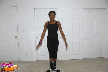 性感的黑人Krystal Blake被白人挑逗和乾